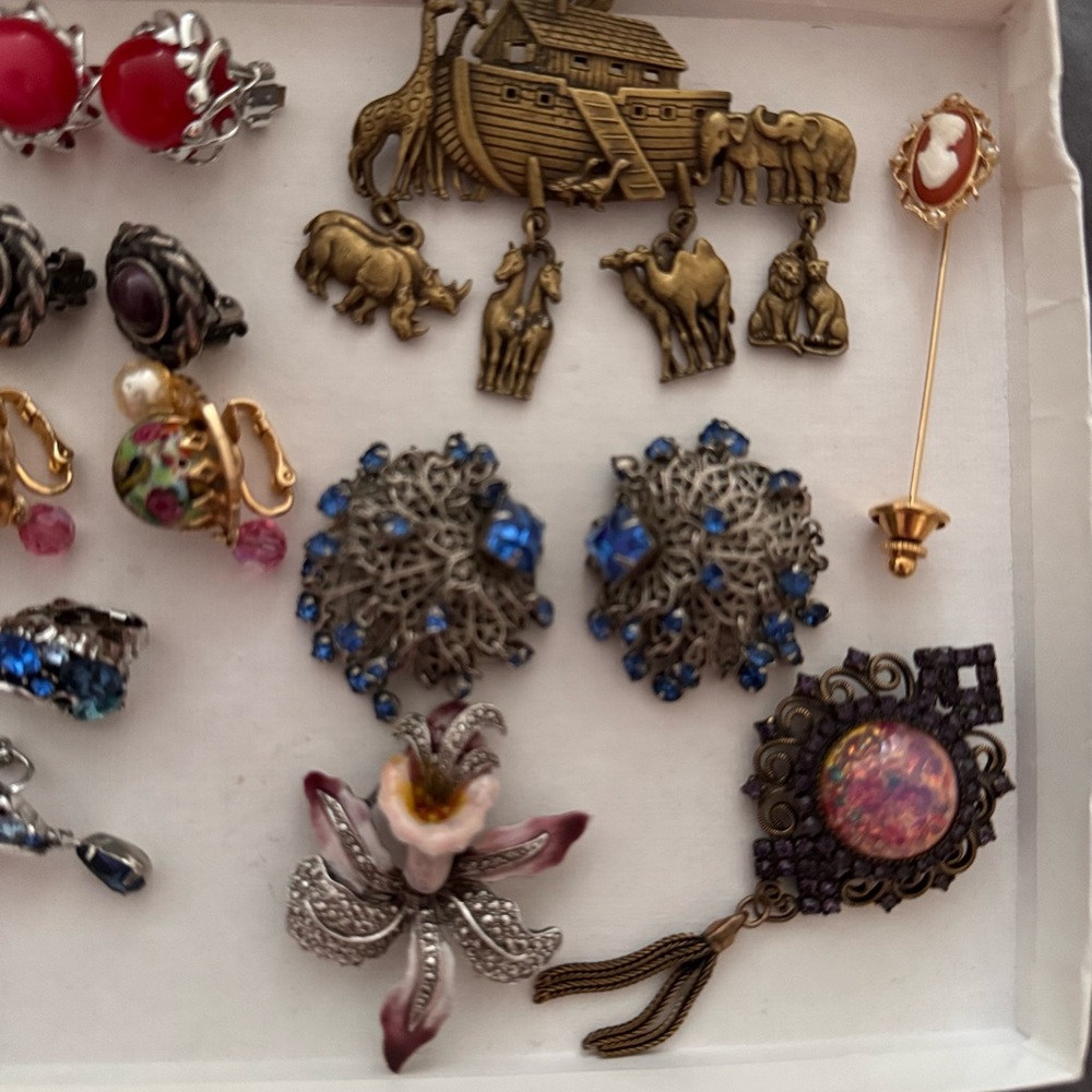 Multiple vintage jewelry sets - Picture 3 of 4